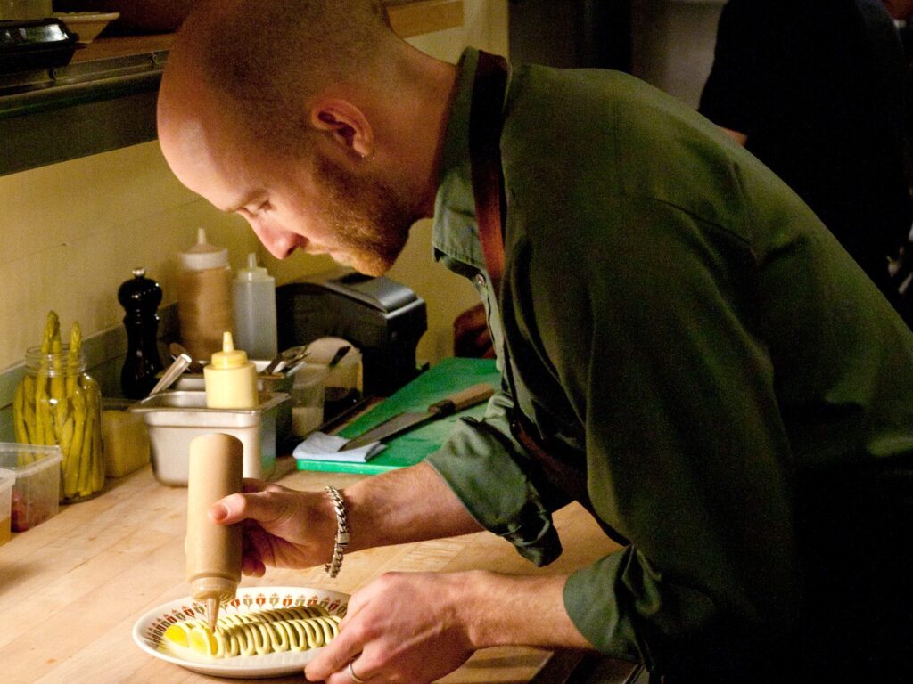 Chef Shewchuk plating poireaux vinaigrette tournesol